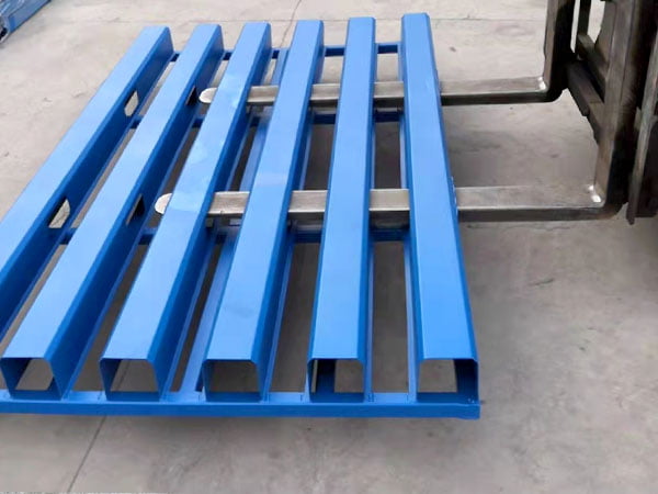 Steel Pallet With Fork Entry Direction